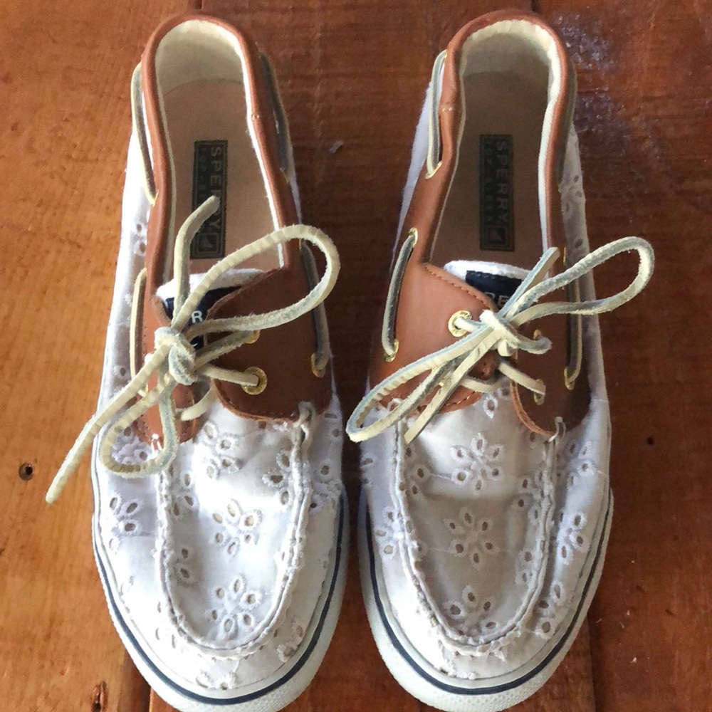 Eyelet Sperry boat shoes